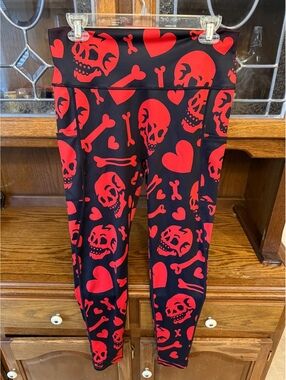 CVG Constantly Varied Gear Bleeding Love Leggings XL Red Skulls Hearts Pockets